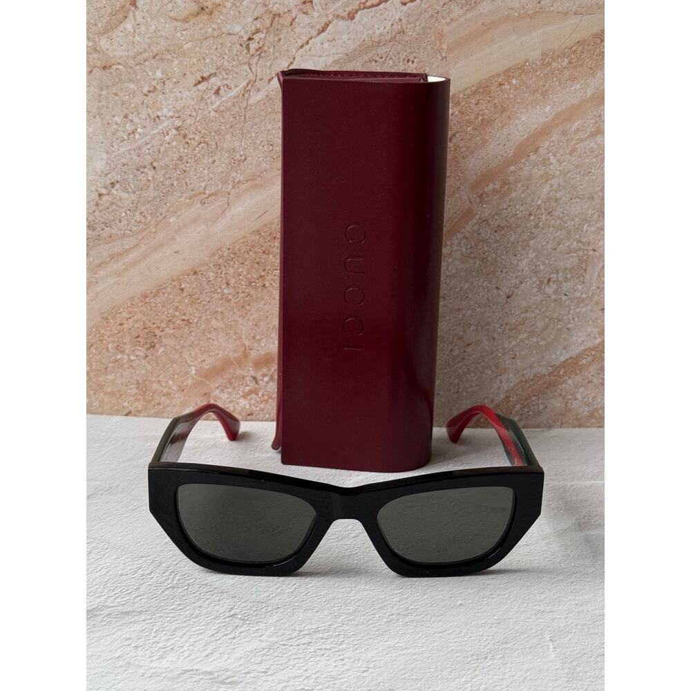 NEW Gucci GG2116S Black Cat Eye Striped Sunglasses $440 - Picture 3 of 7